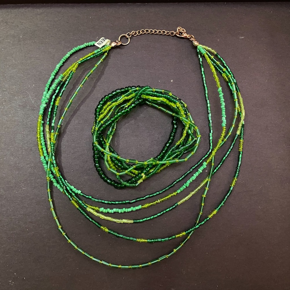 Green necklace and bracelet set